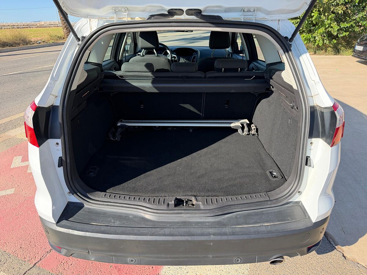 FORD FOCUS TITANIUM ESTATE 2.0 TDCI AUTO SPANISH LHD IN SPAIN 62000 MILES SUPERB 2011